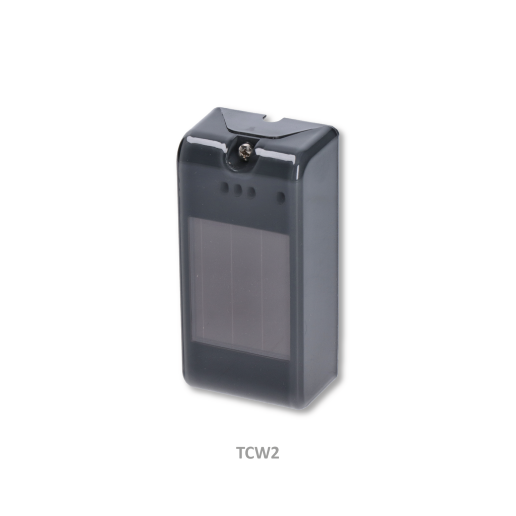 Fotovoltický panel a bezdrátový vysílač pro citlivé hrany